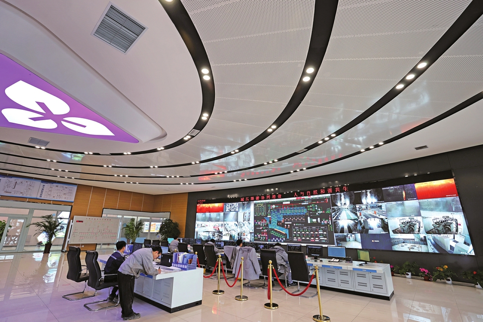 长清马山垃圾燃烧发电项目日燃烧约1500吨，，，，，，年发电2亿度，，，，，，可知足近6万户家庭一年的用电 垃圾燃烧 发电生金